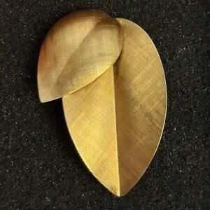 Vintage 1960s signed Napier book piece‎ Goldtone Double Leaf Brooch
